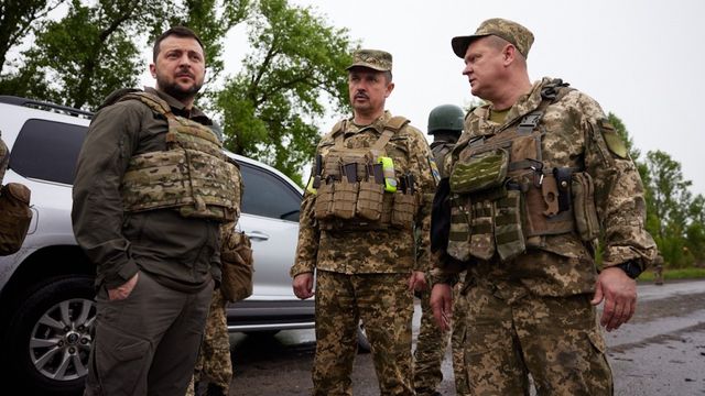 Zelensky visits Kharkiv amid fighting in eastern Ukraine