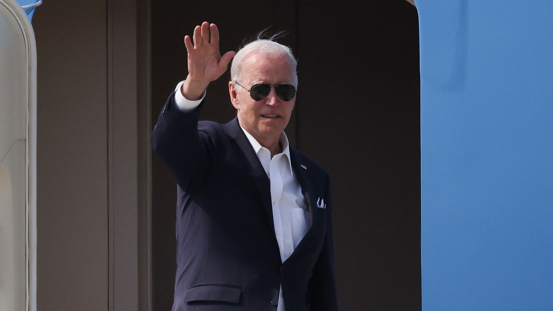 Biden boarding AF1