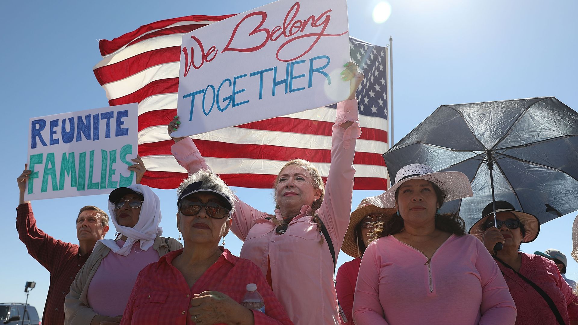 Protestors hold signs in Texas to reunite families.