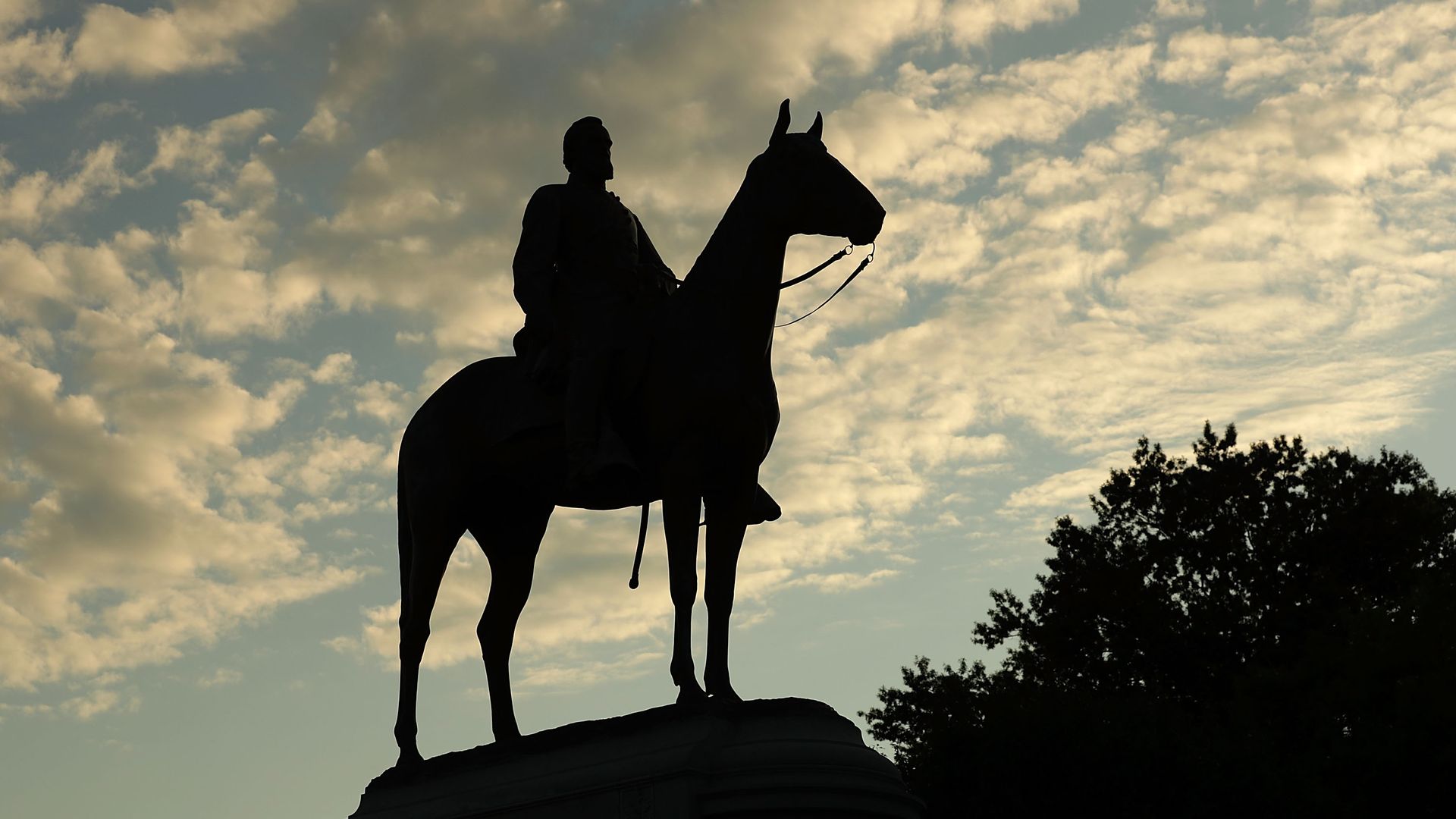 A statue of Stonewall Jackson.