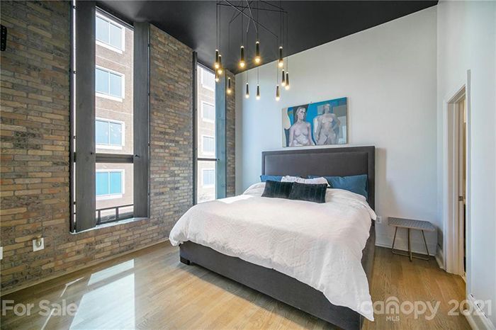 127 N. Tryon St. #315 bed