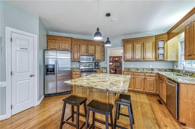 9111 Laurel Ridge Trl kitchen