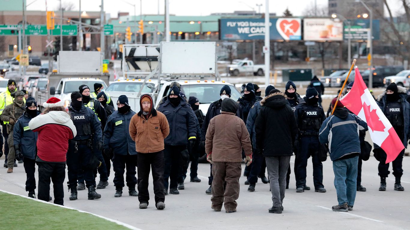 U S Canada Border Crossing Blockaded By Protesters Reopens   1644820070642 