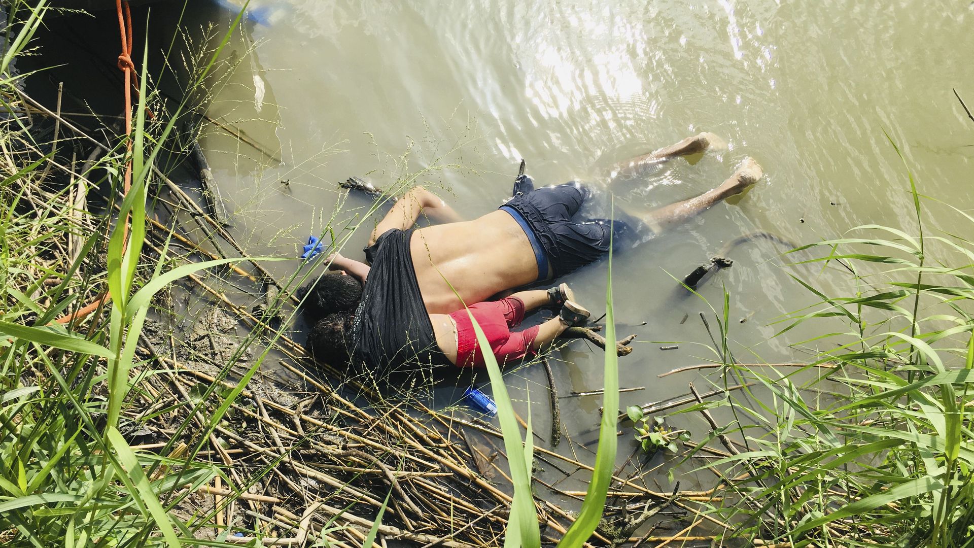 A father and his daughter drowned trying to migrate to the U.S.