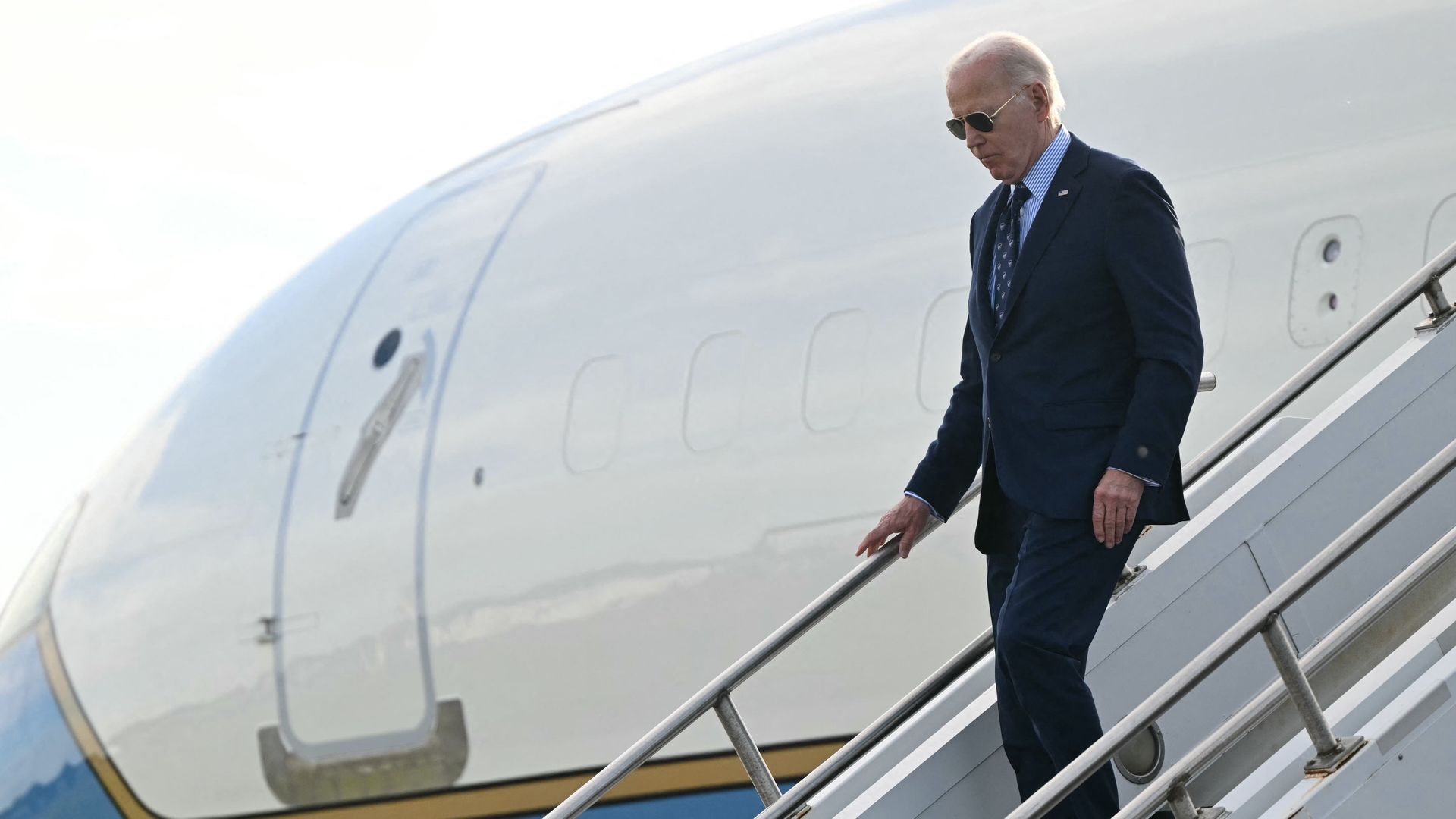 Biden deplanes Air Force One