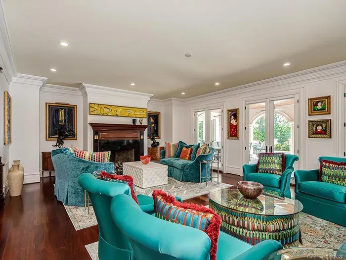 7430 Baltusrol Ln living