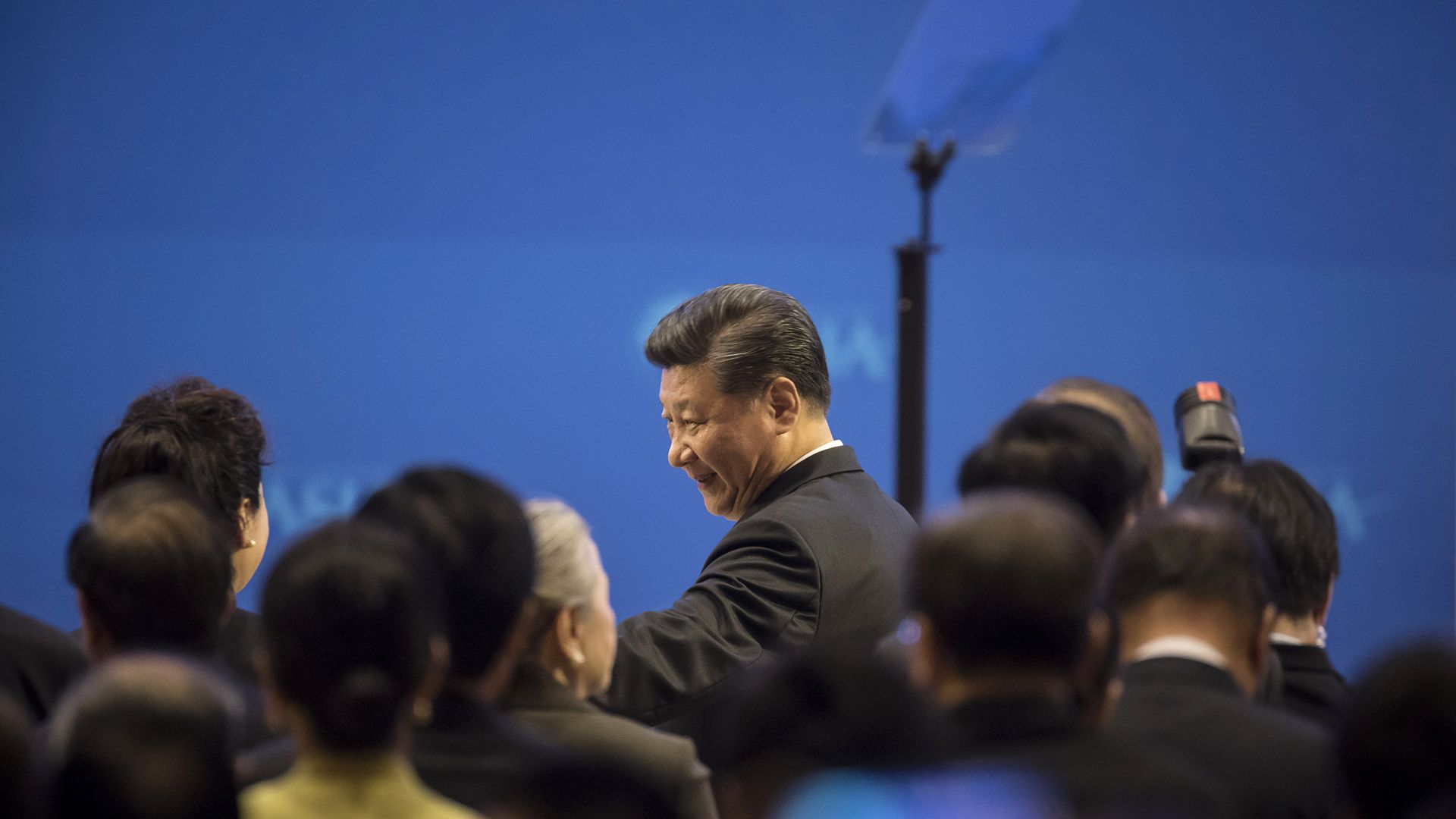 Xi Jinping walks past photographers to take the stage