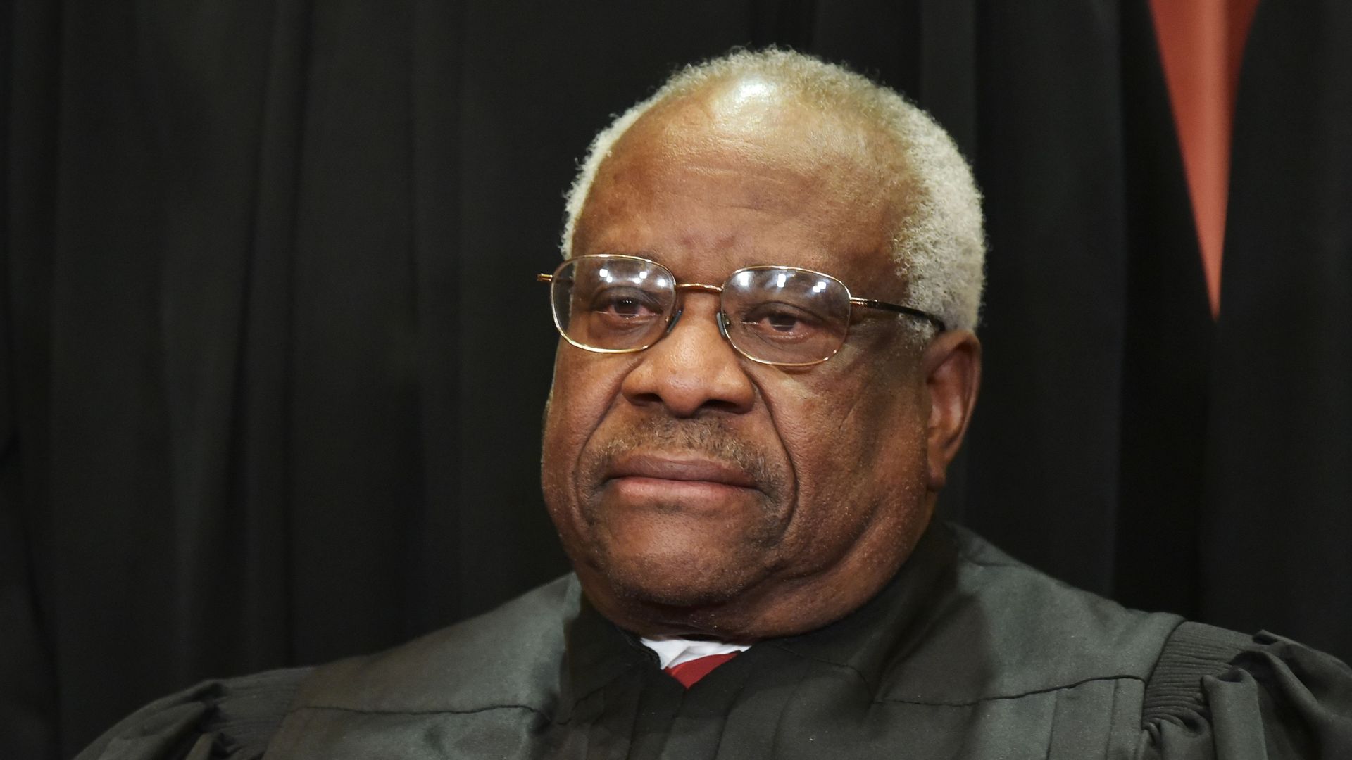 Photo of Clarence Thomas in his robes