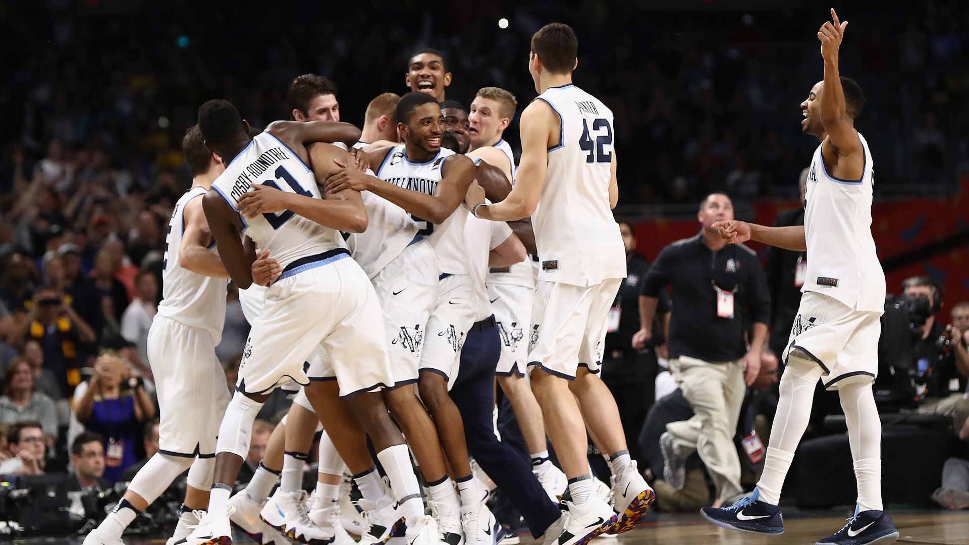 The Villanova Wildcats celebrate after defeating the Michigan Wolverines