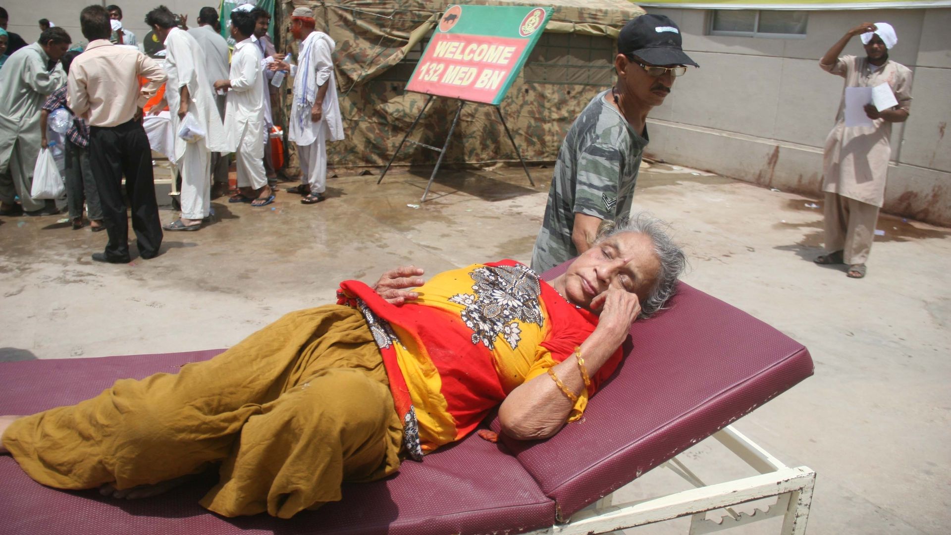 An elderly woman suffering from a heatstroke in a hospital in Karachi, Pakistan in 2015. 