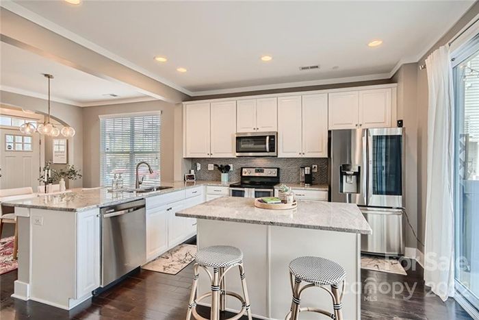 2568 Tranquil Oak Pl, kitchen