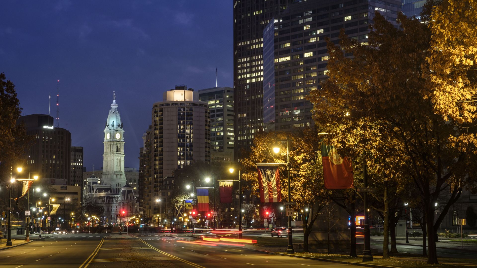 Benjamin Franklin Parkway leading to city hall in fall, Philadelphia