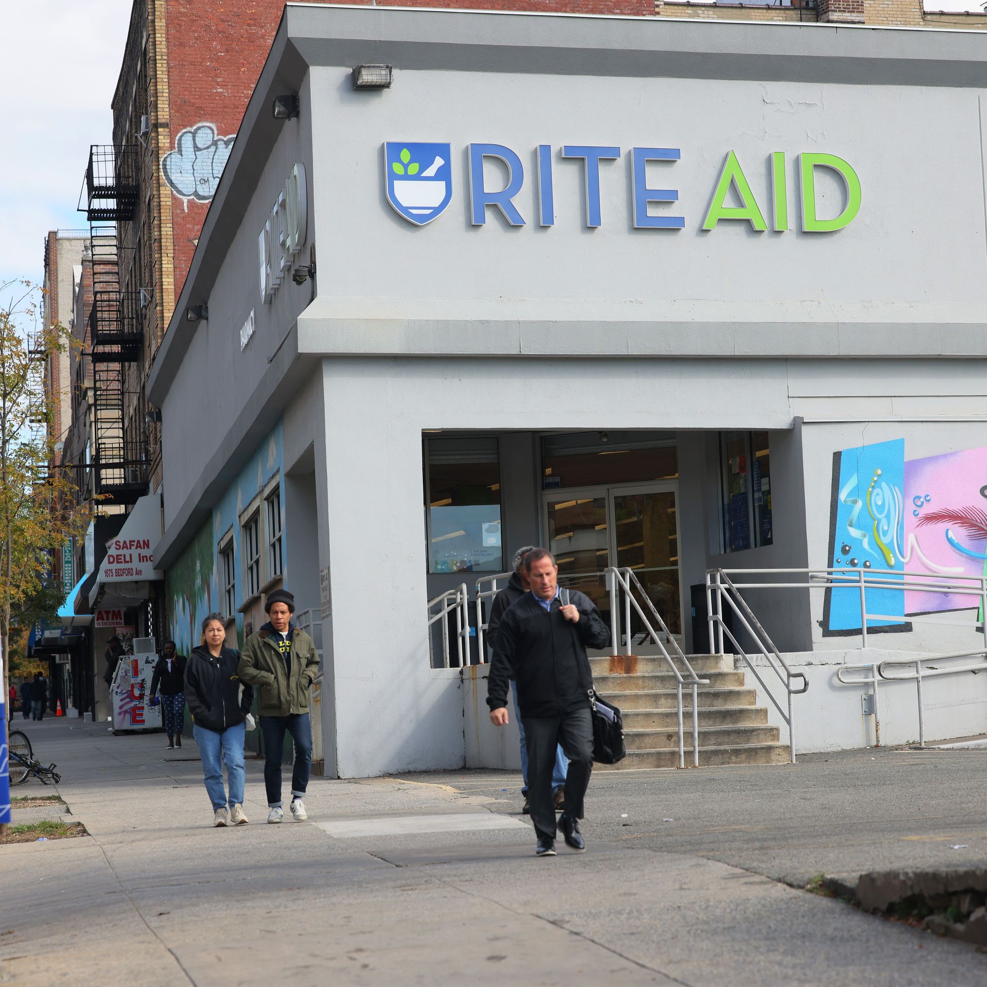 Rite Aid bankruptcy: Drugstore chain failed to keep up with rivals CVS and  Walgreens