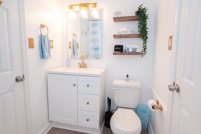 Bottom unit bathroom. Photo: Rico Marcelo/courtesy of Brandt and Rebecca Bronico