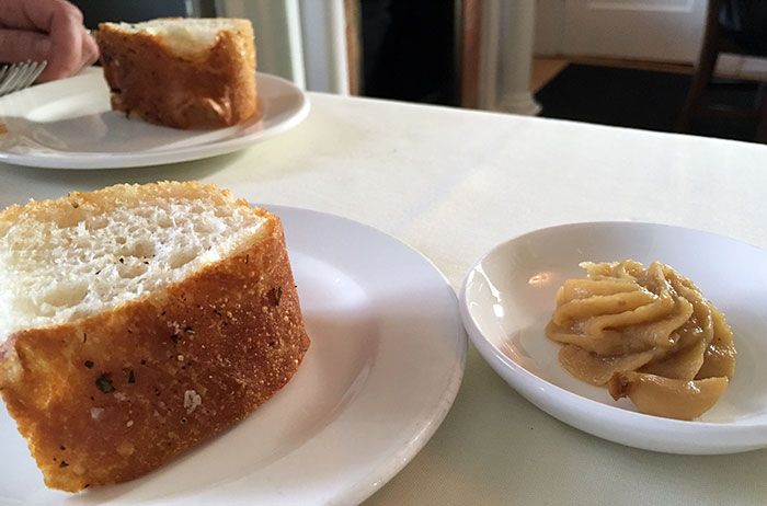 bread-at-fig-tree-charlote-restaurant