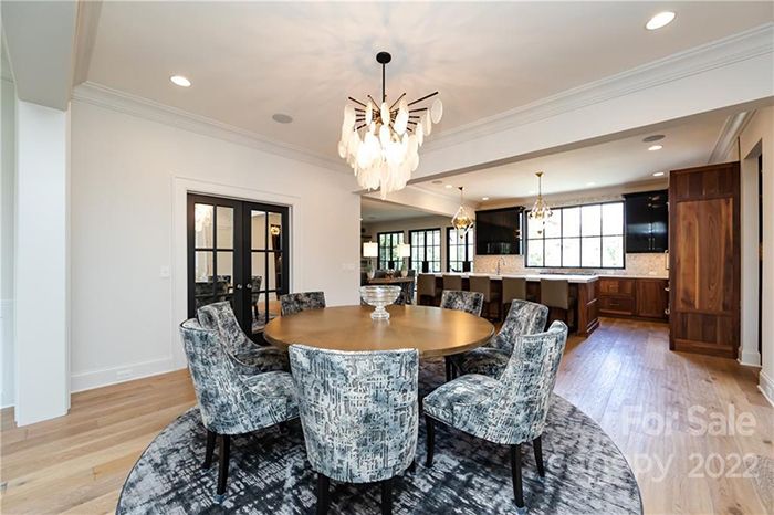 2209 Sherwood Ave. table