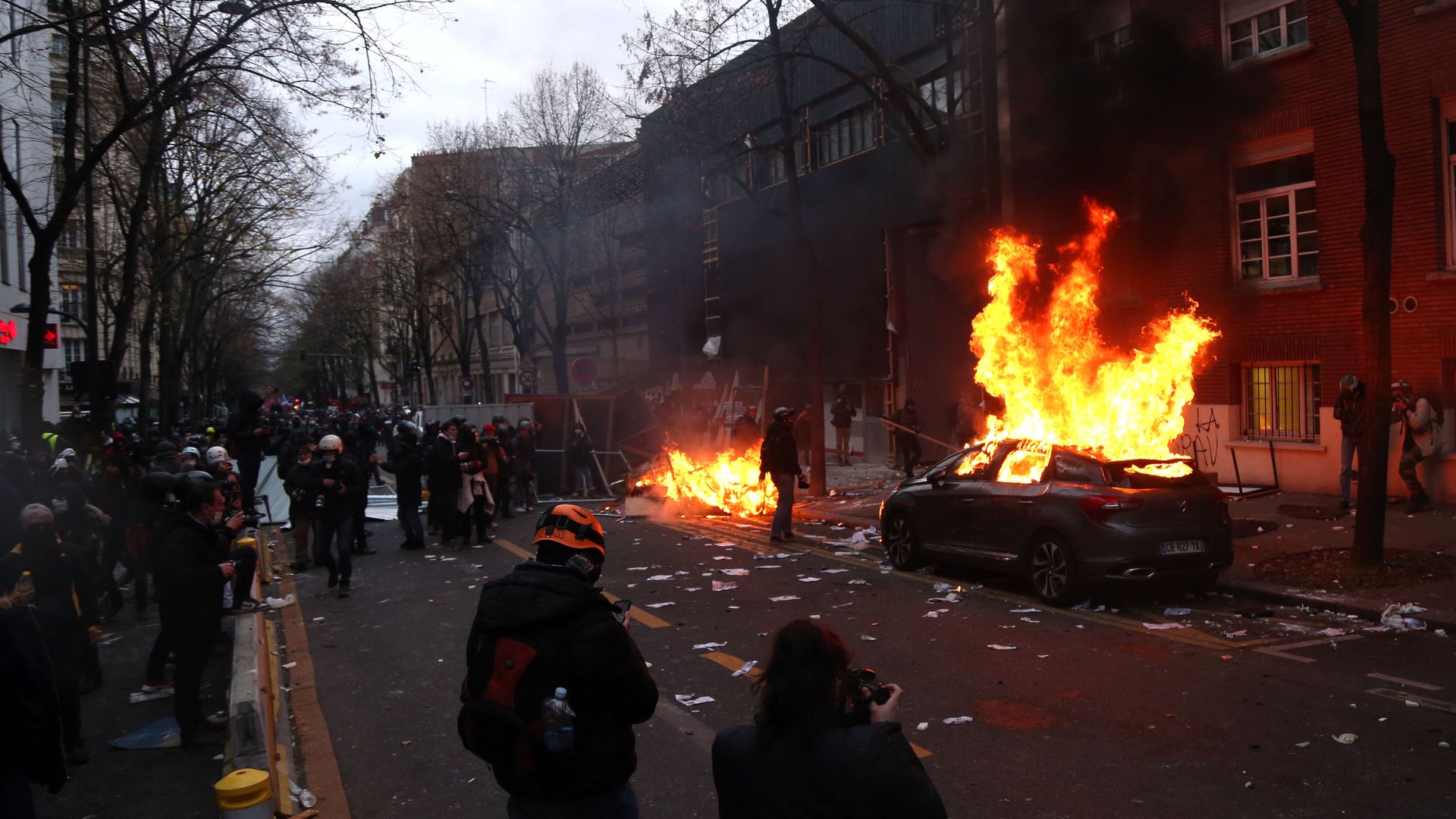 Picture showing a car on fire in Paris