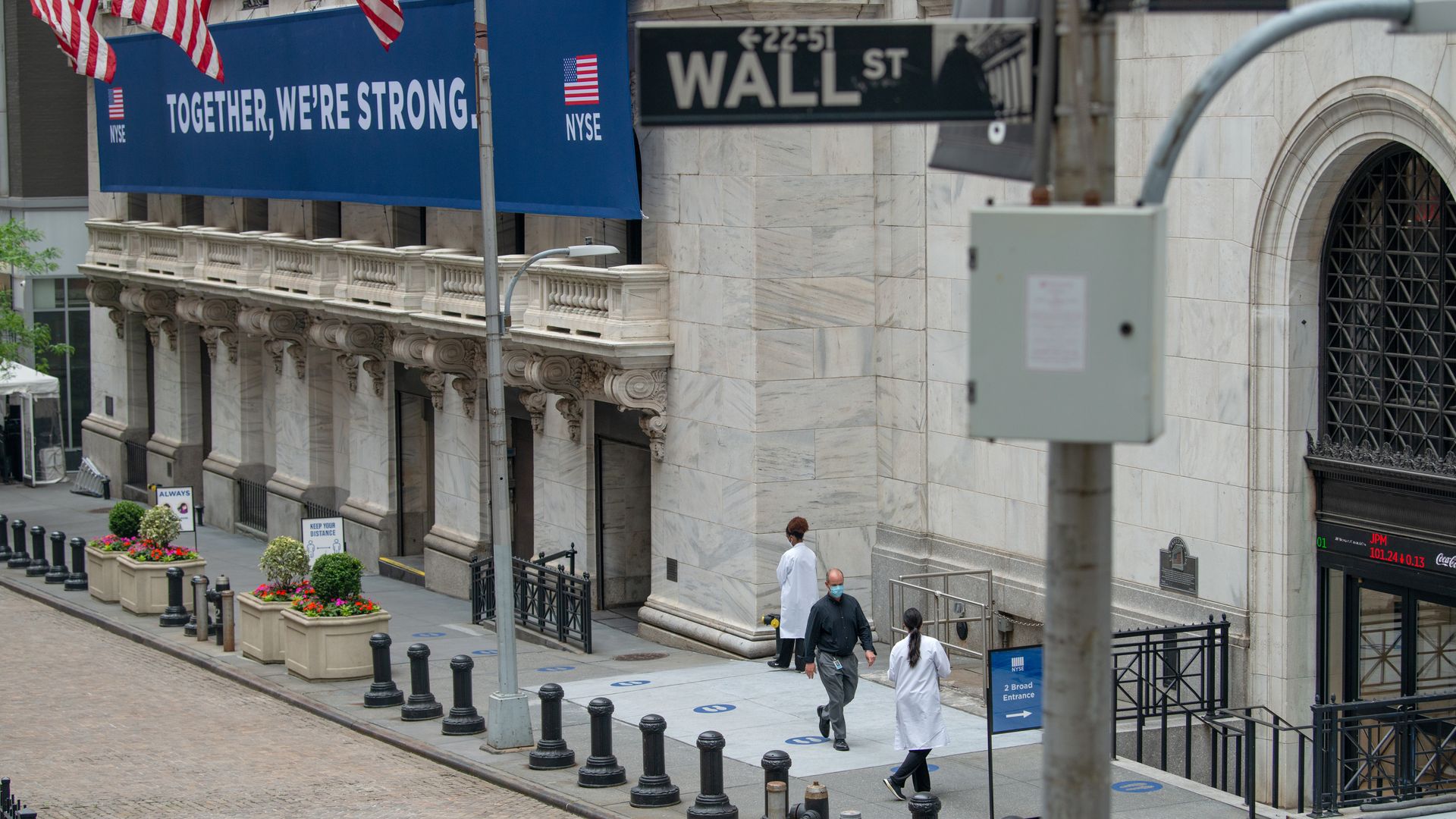 Photo of Wall Street.