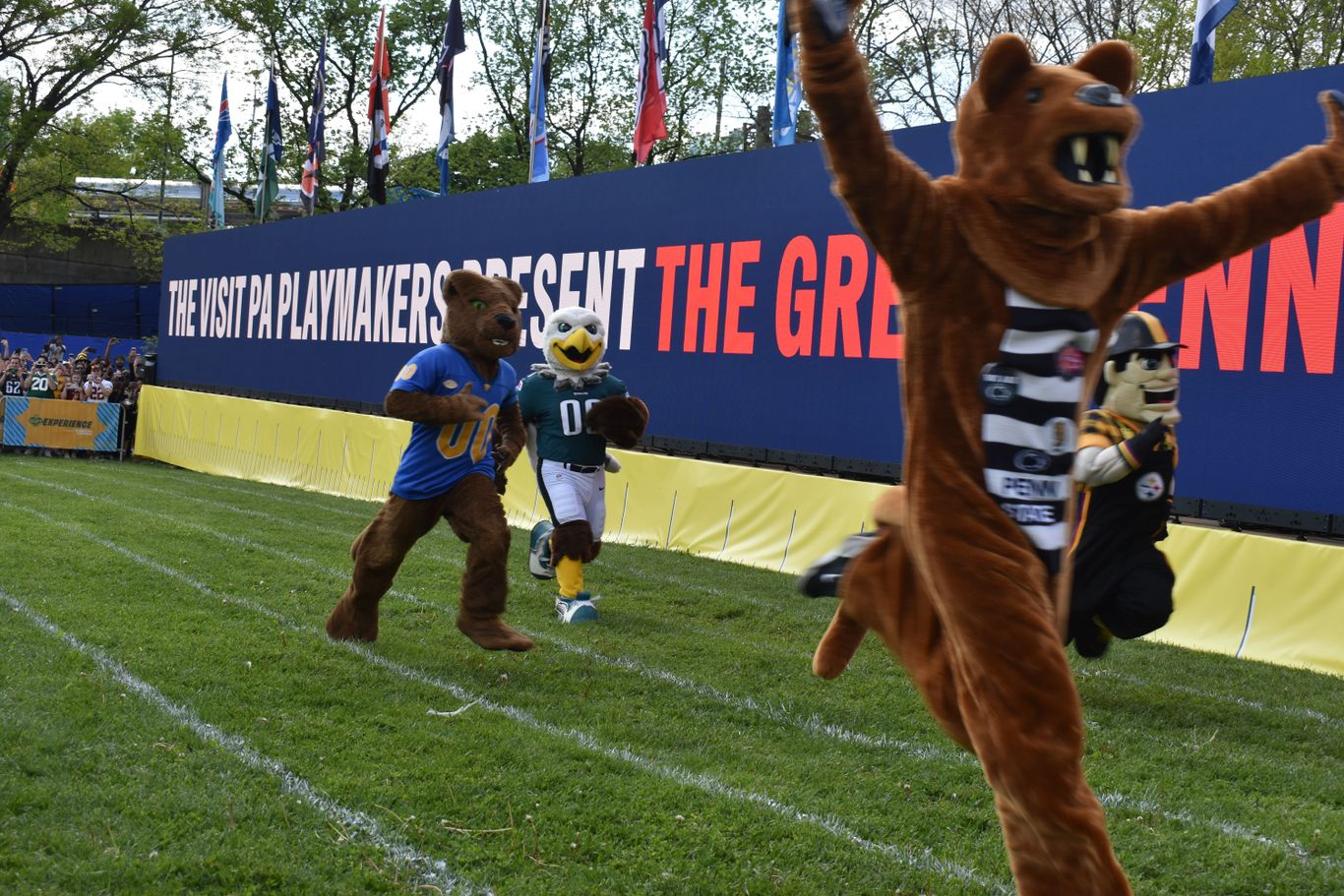 axios.com - Ryan Deto - Nittany Lion wins mascot race at draft