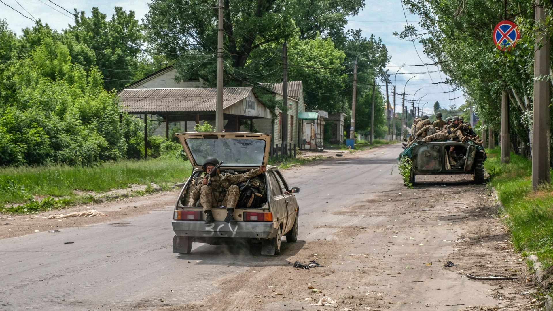 Ukrainian soldiers in Donbas