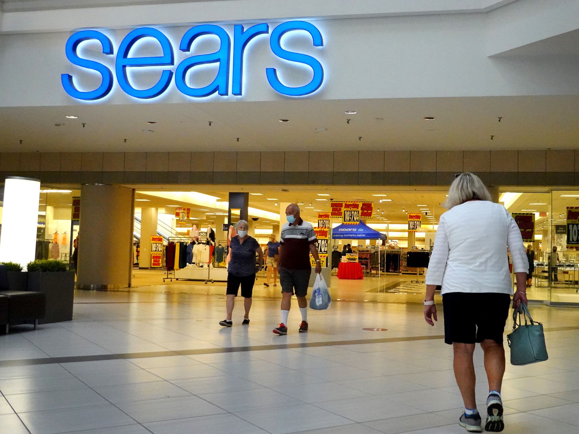 The last Sears department store in Illinois closes this weekend