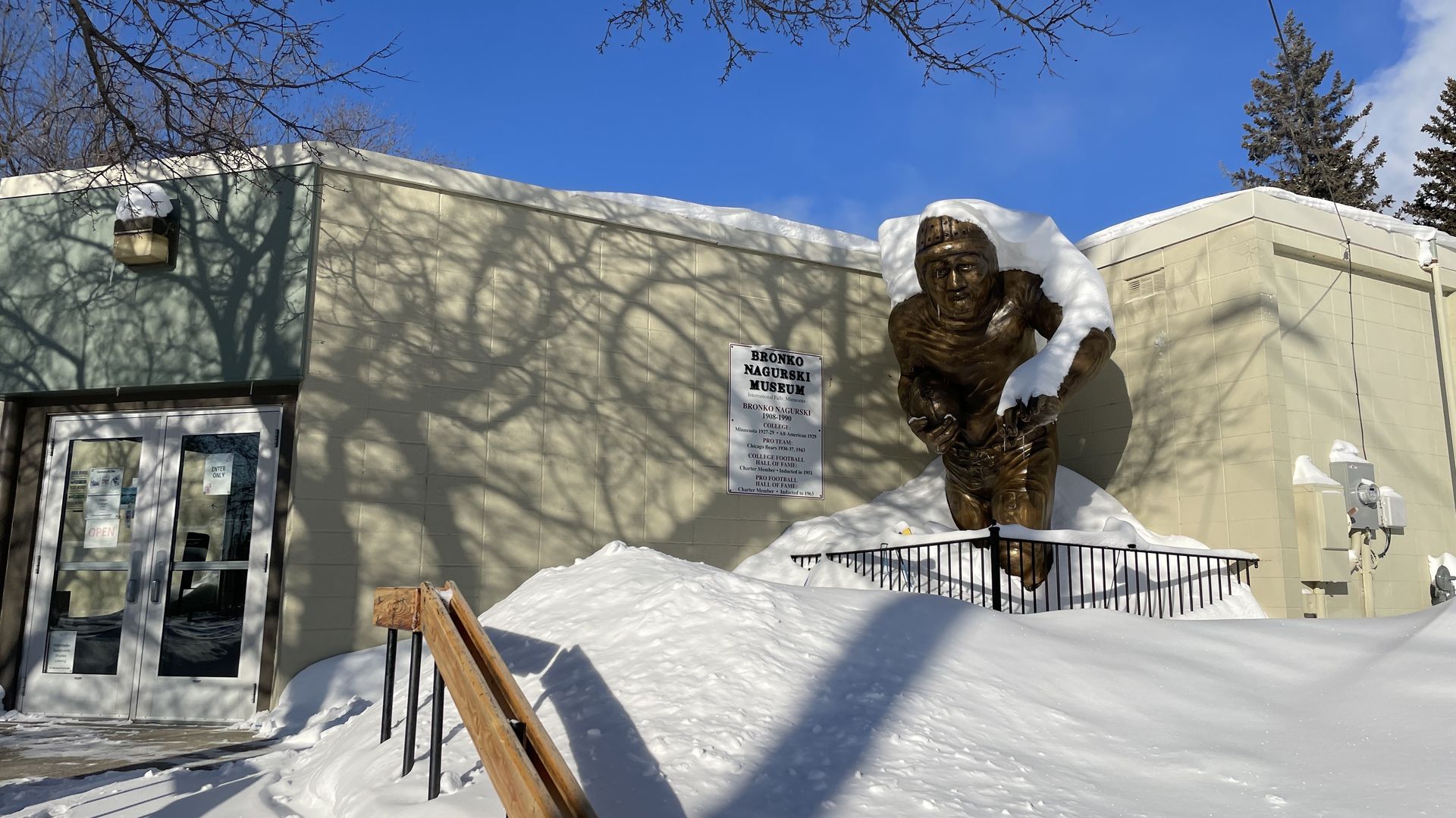Bronko statue