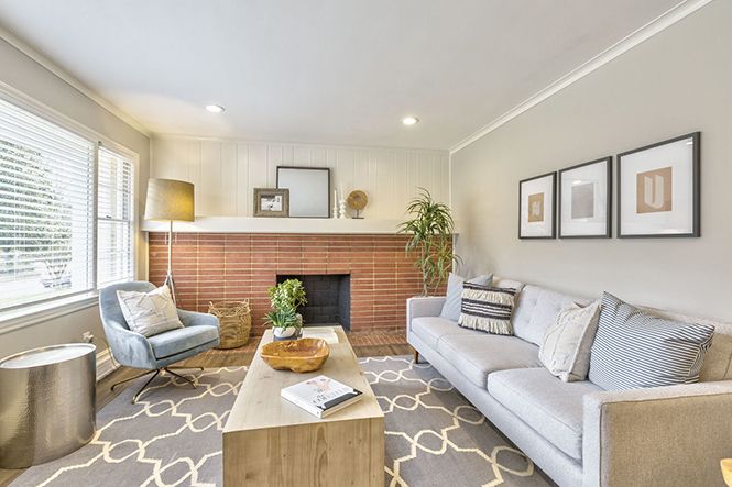 3959 sheffield drive living room