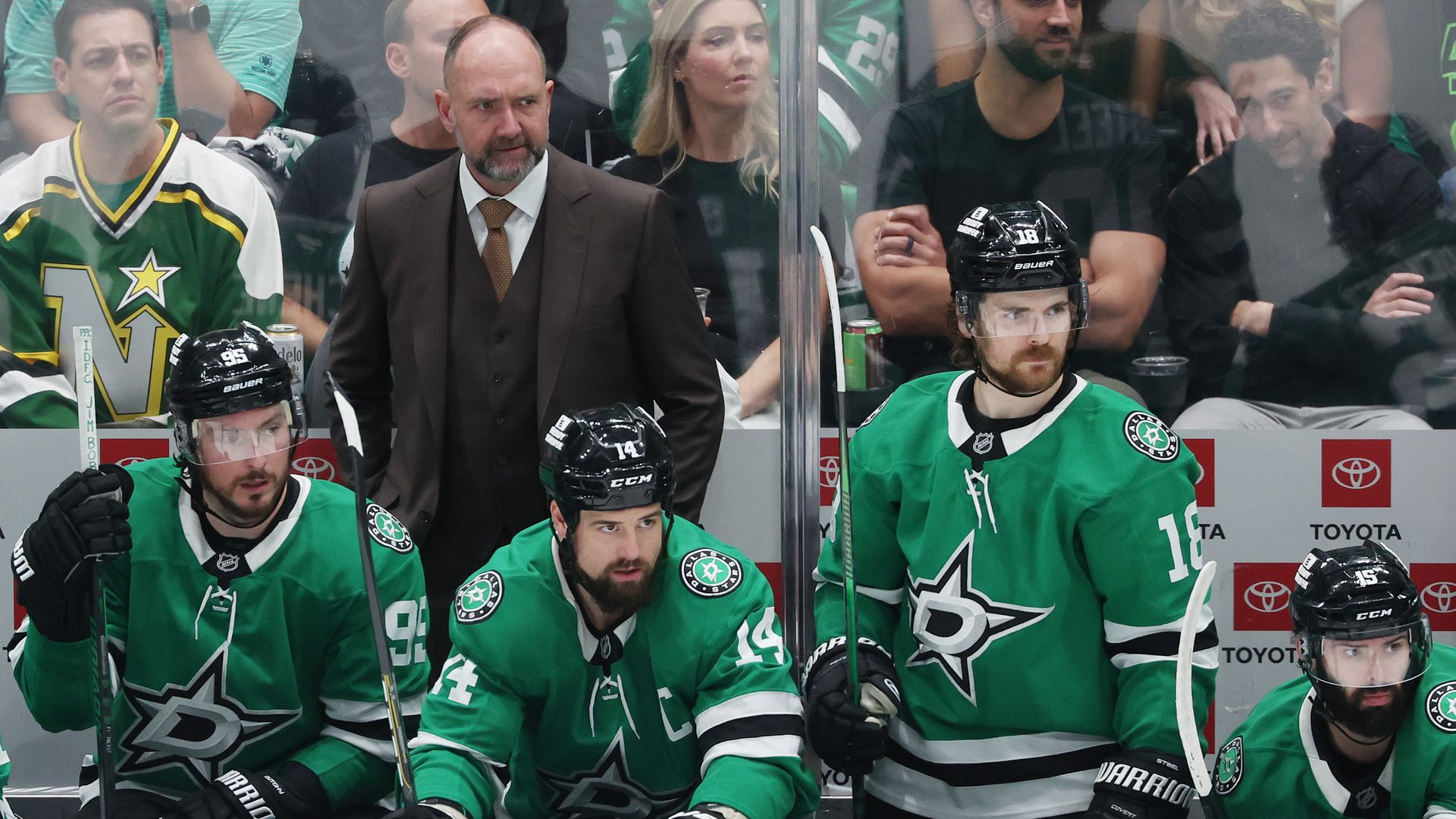 Dallas Stars head coach Pete DeBoer standing behind players during the Game 5 loss during the Western Conference Final 