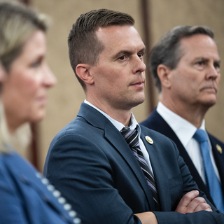 A small group of Dems looks to break from their party on ICE funding