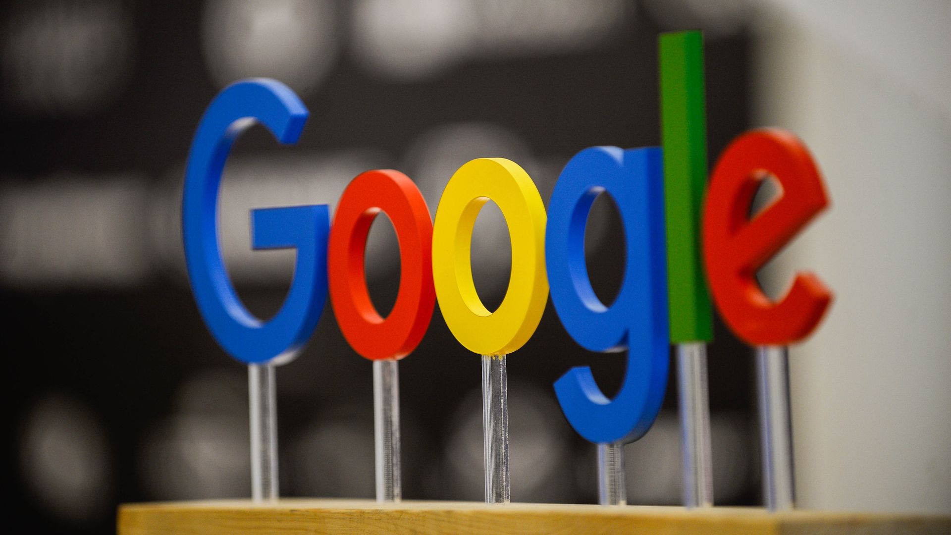 Google logo.