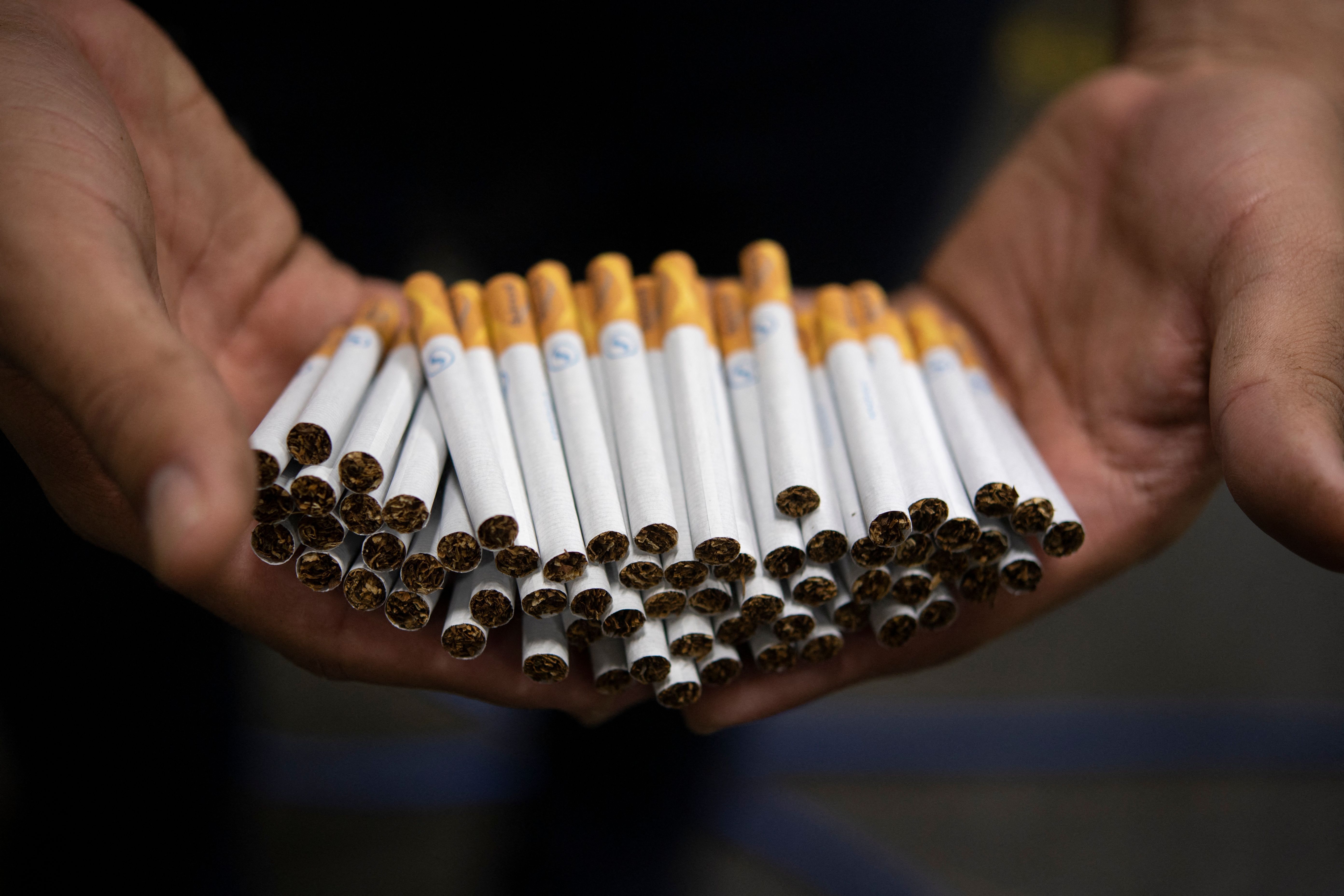 how to roll my own cigarettes reddit How to Roll a Cigarette (with Pictures)