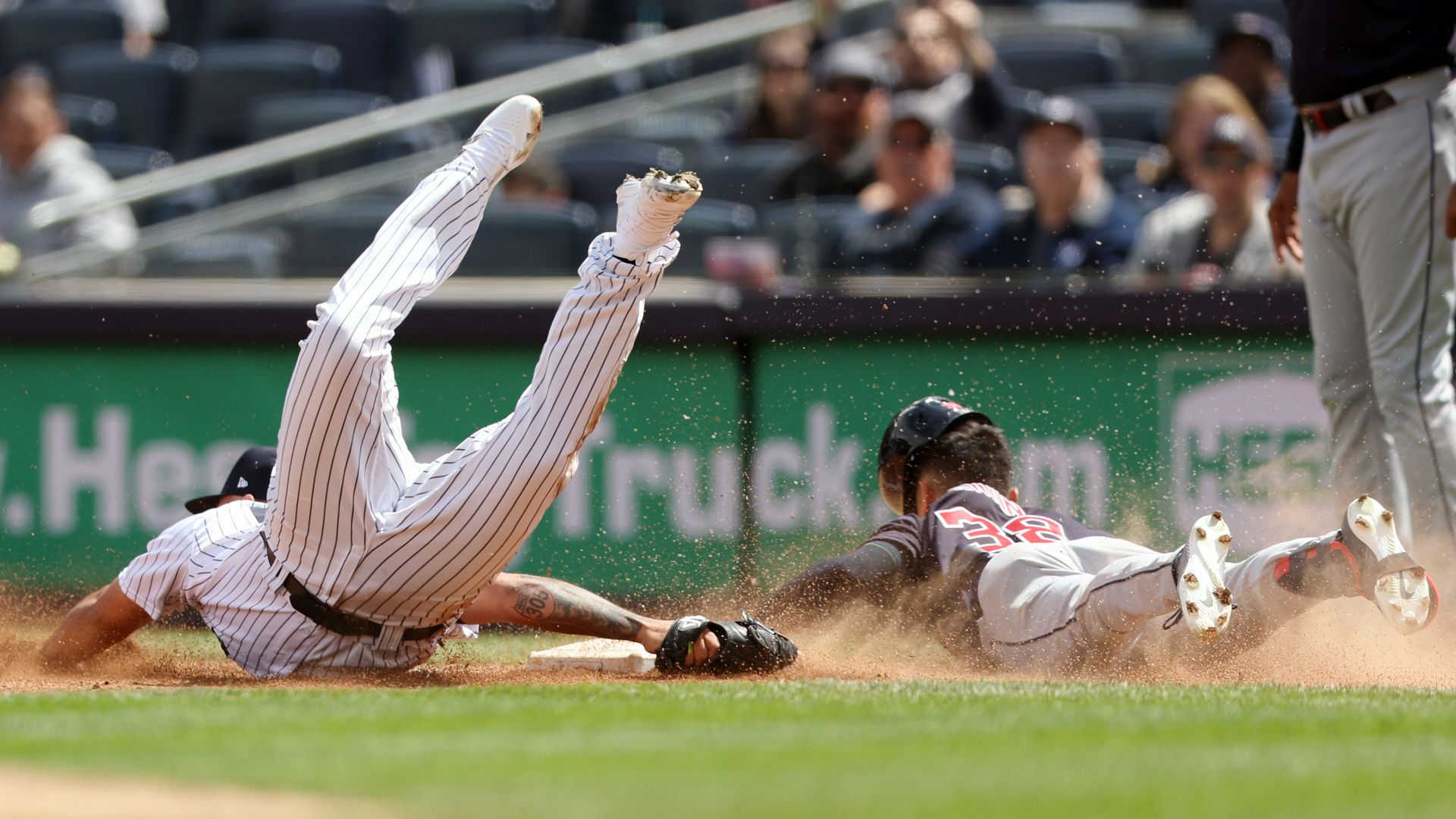 Nestor Cortes diving