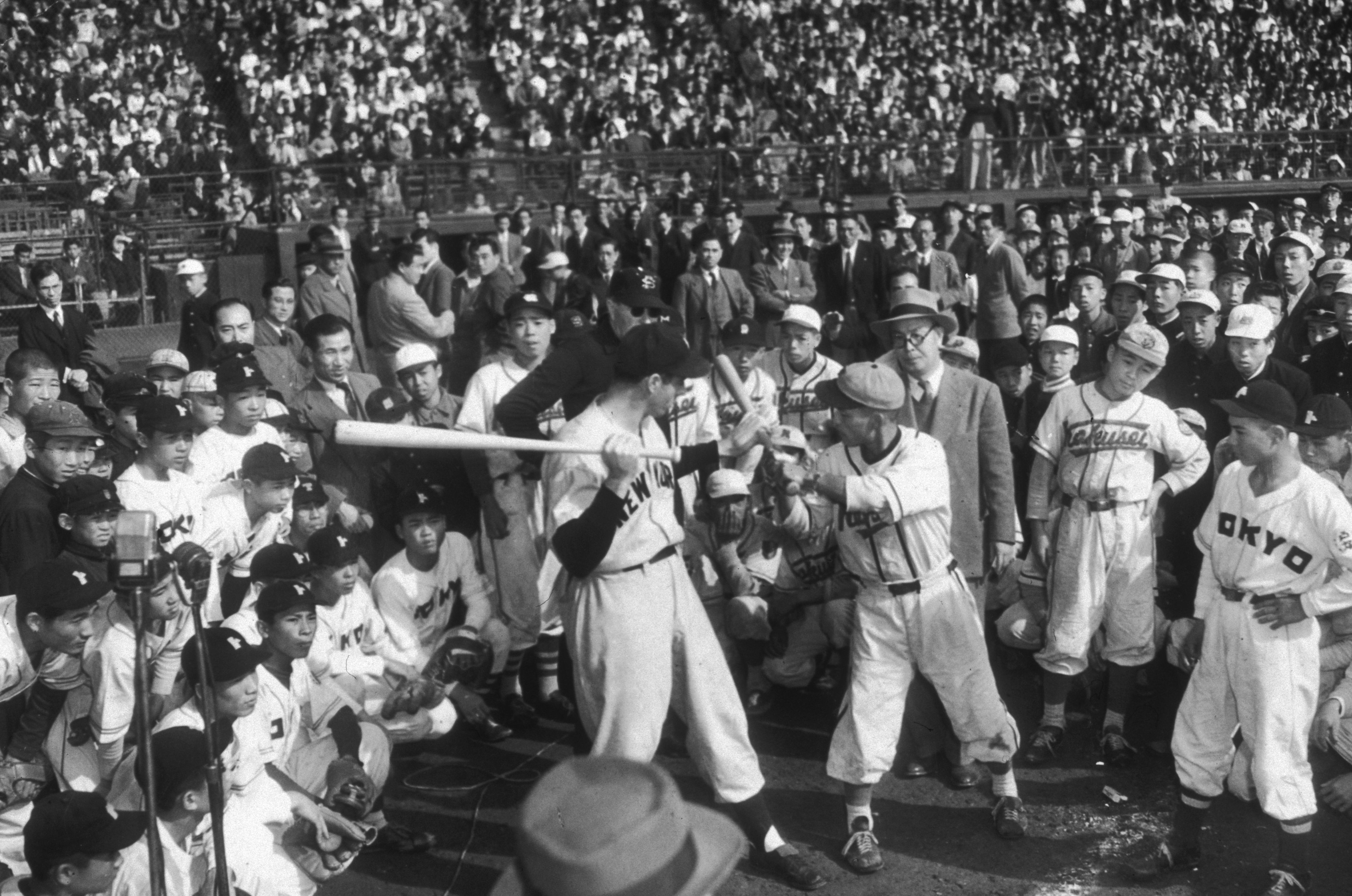 Joe DiMaggio with Japanese baseball players