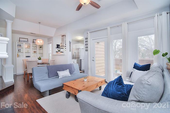 1109 E Morehead St #9, interior