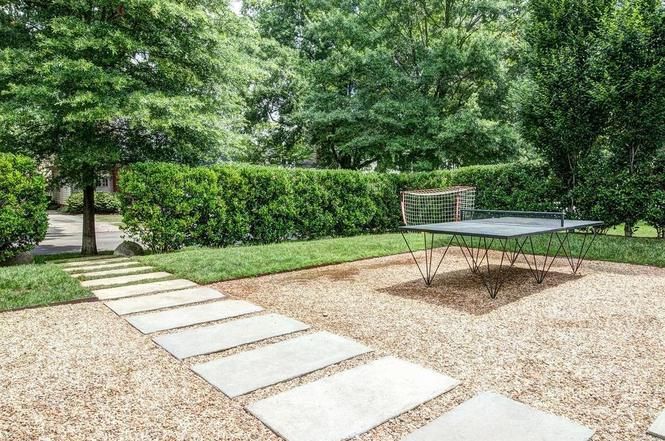 216 Cottage Pl yard