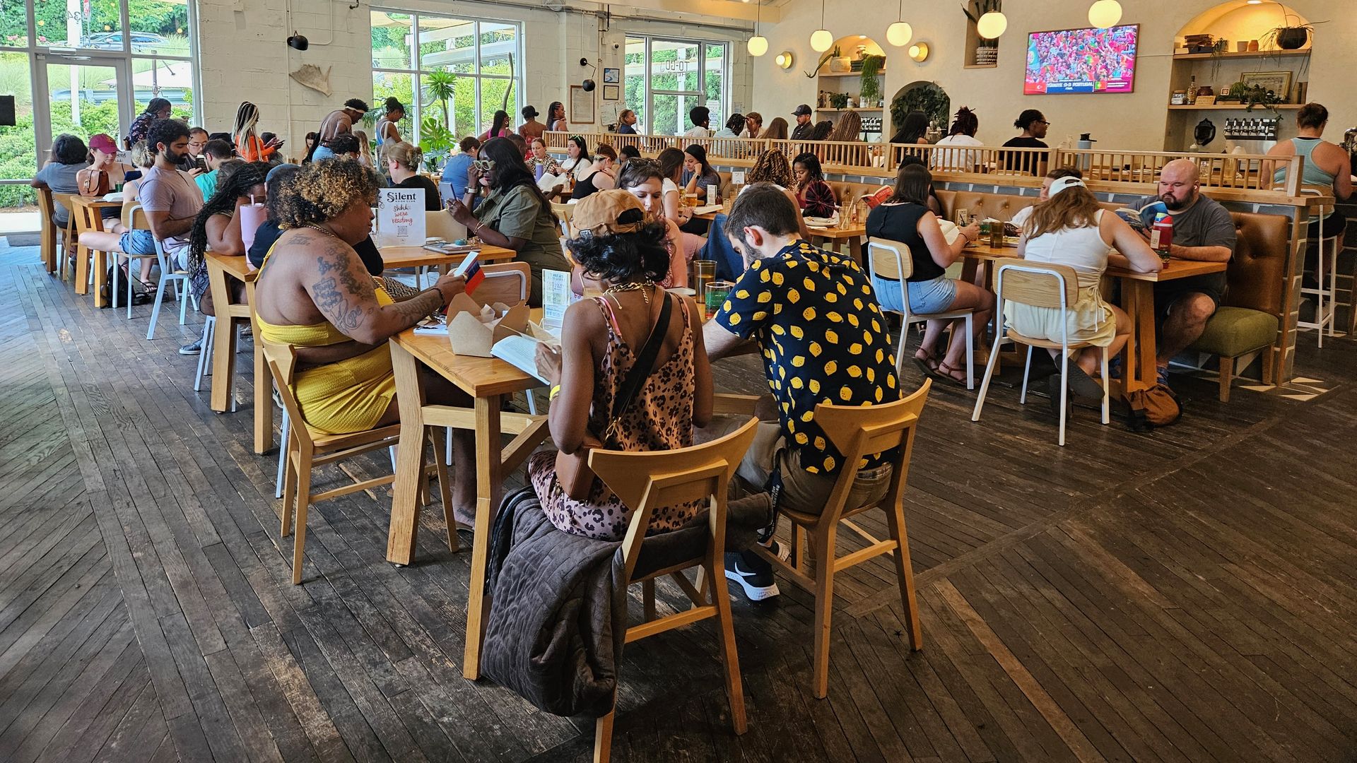 Atlanta Silent Book Club brings introverted readers together - Axios