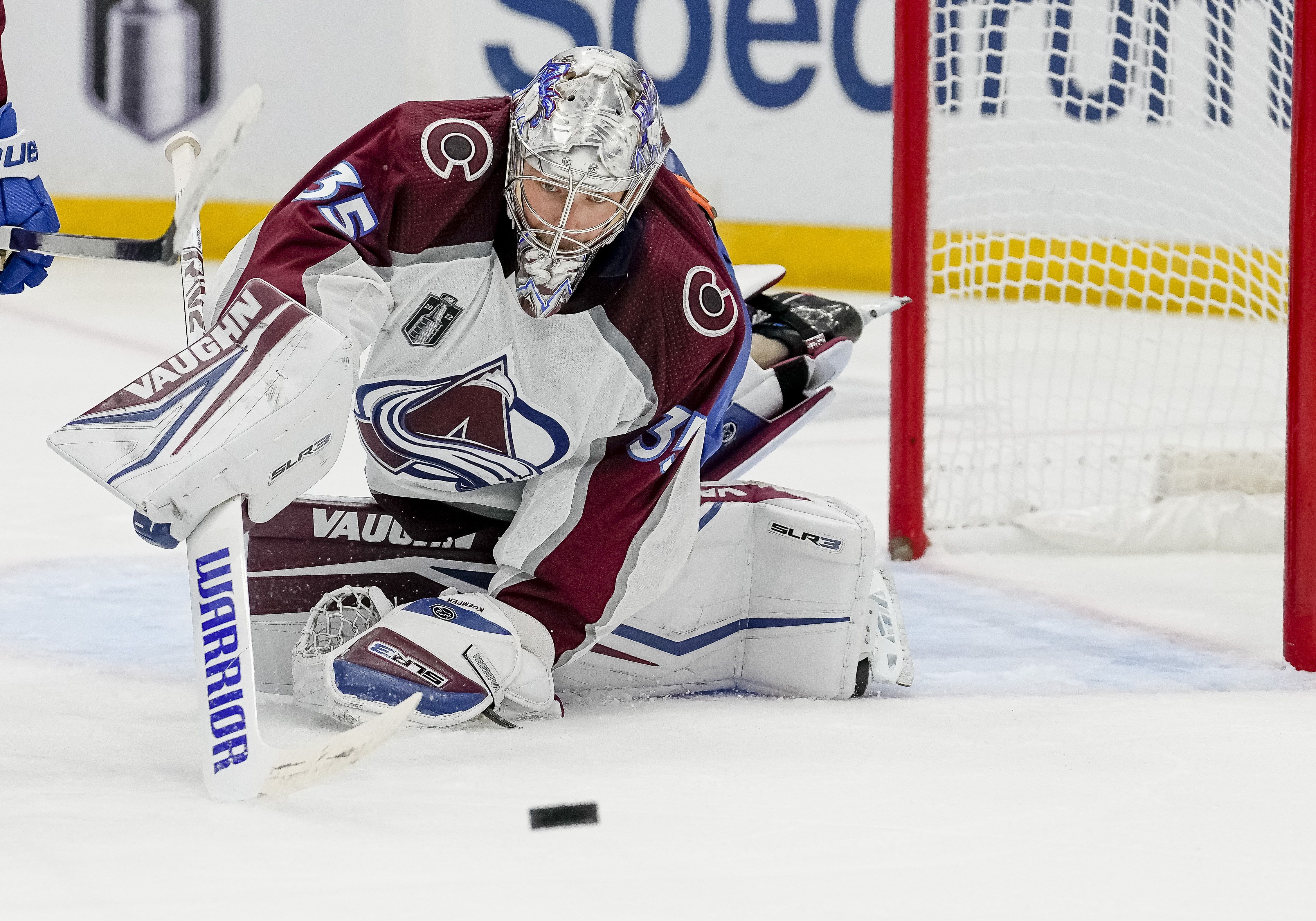Avalanche goaltender Darcy Kuemper (35) makes a save during the NHL Hockey Stanley Cup Finals Game six against the Tampa Bay Lightning.