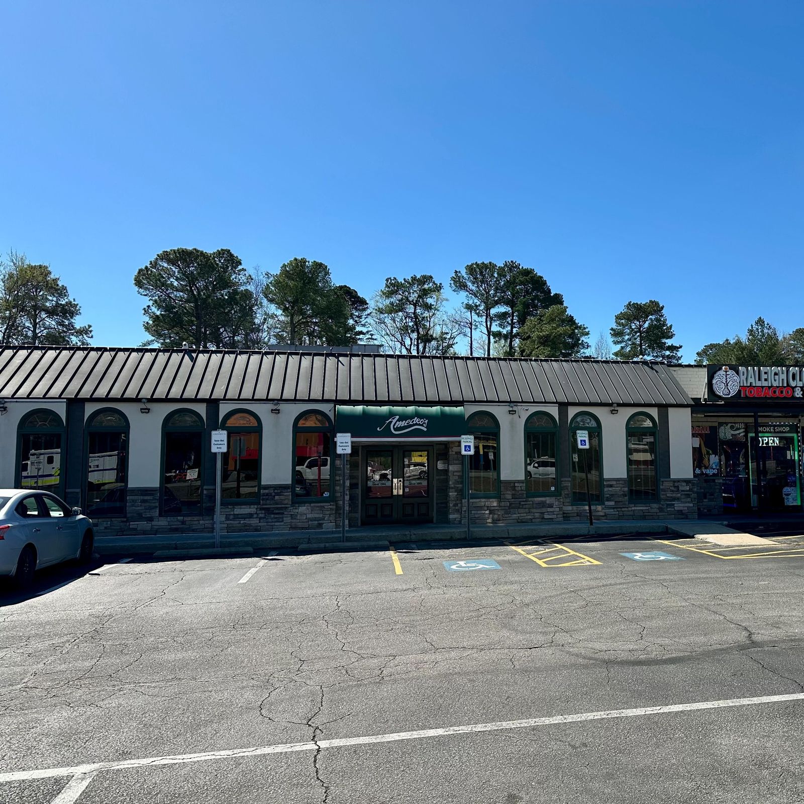 elfbar nachfüll pod läuft aus Vape & Tobacco World Drive-Thru, 13200 Strickland Rd, Ste 101, Raleigh, NC  27613, US