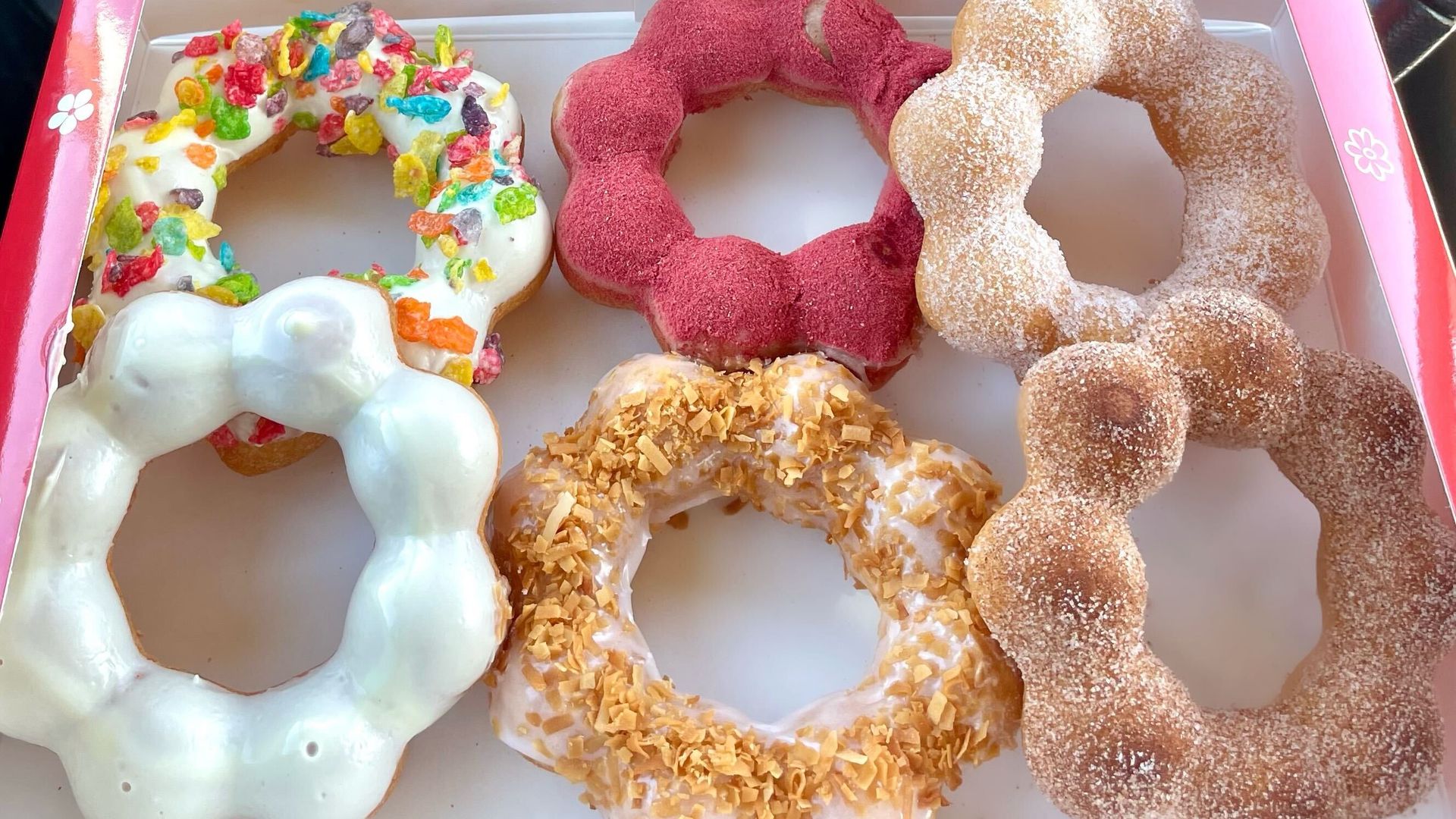 Six mochi donuts in a box.