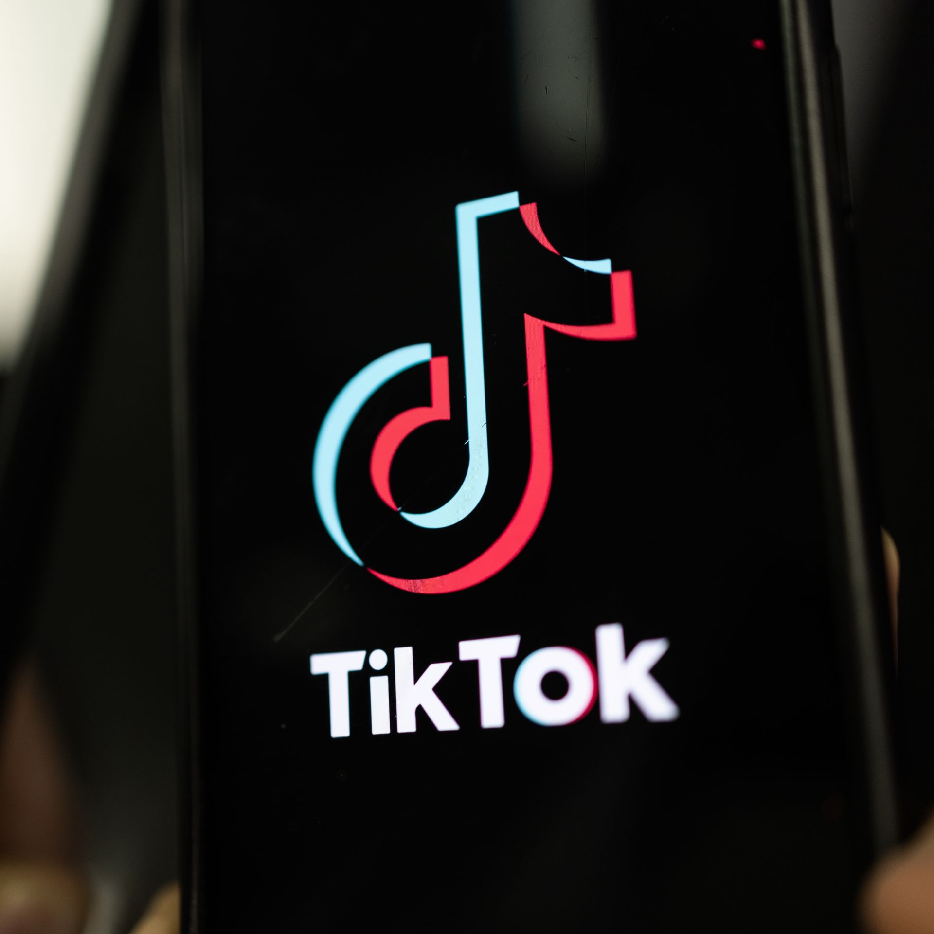 TikTok to introduce 60 minute time limit for teens