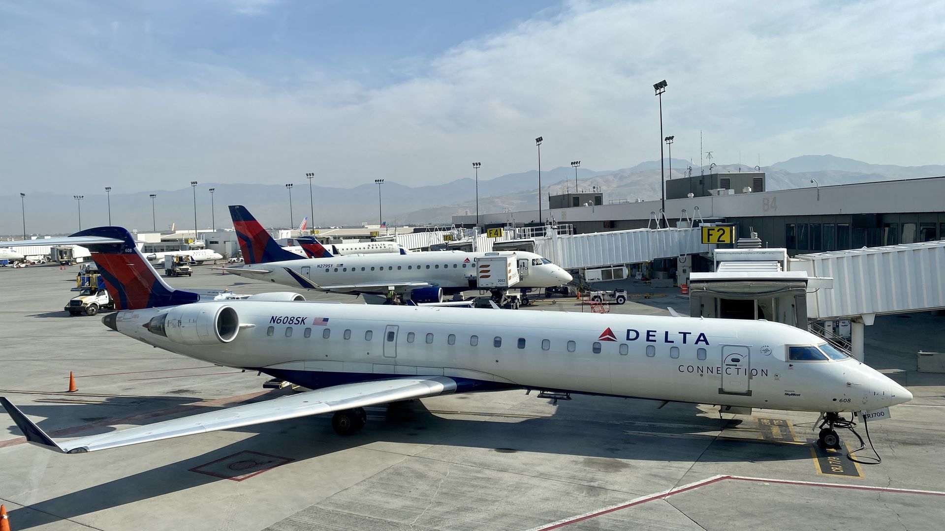 Image of a Delta Air Lines planes at Salt Lake City airport.