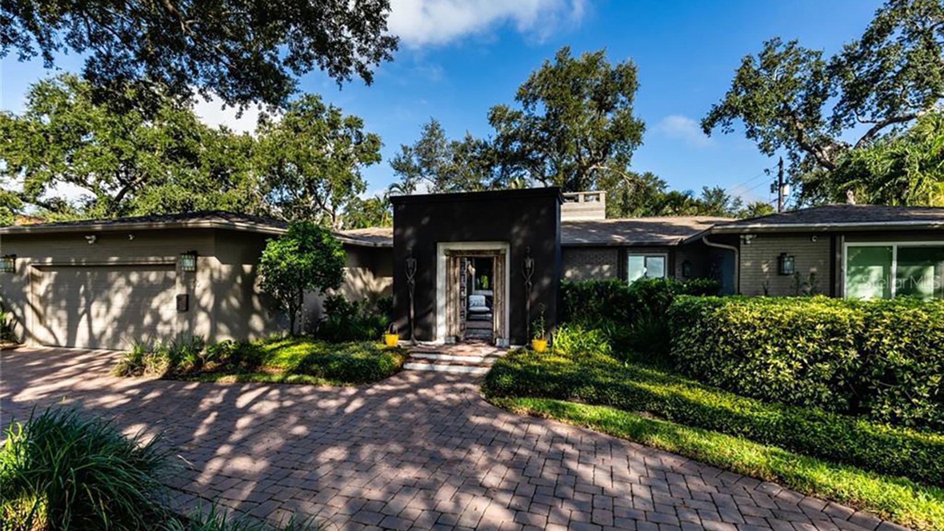 1100 Brightwaters Blvd NE