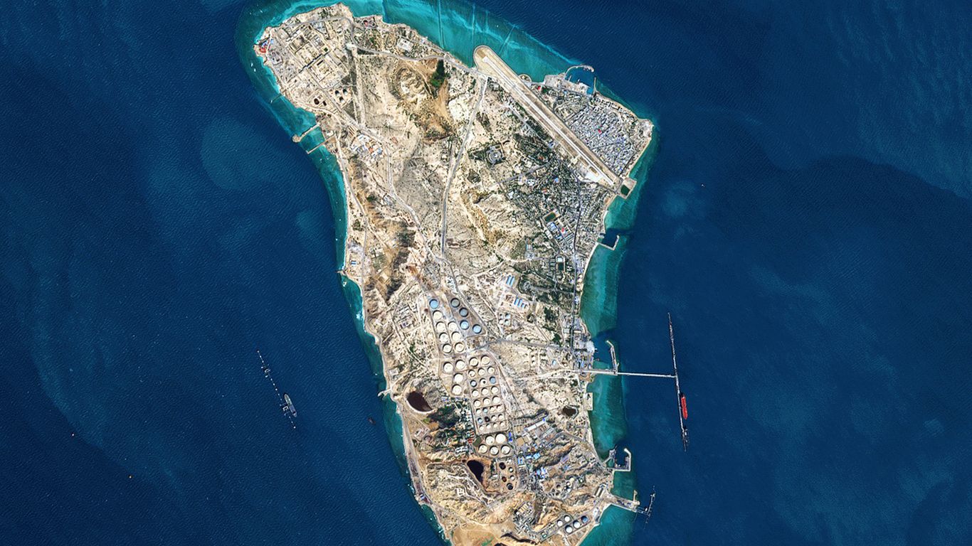 Trump mulls risky Kharg Island takeover to force Iran to open strait