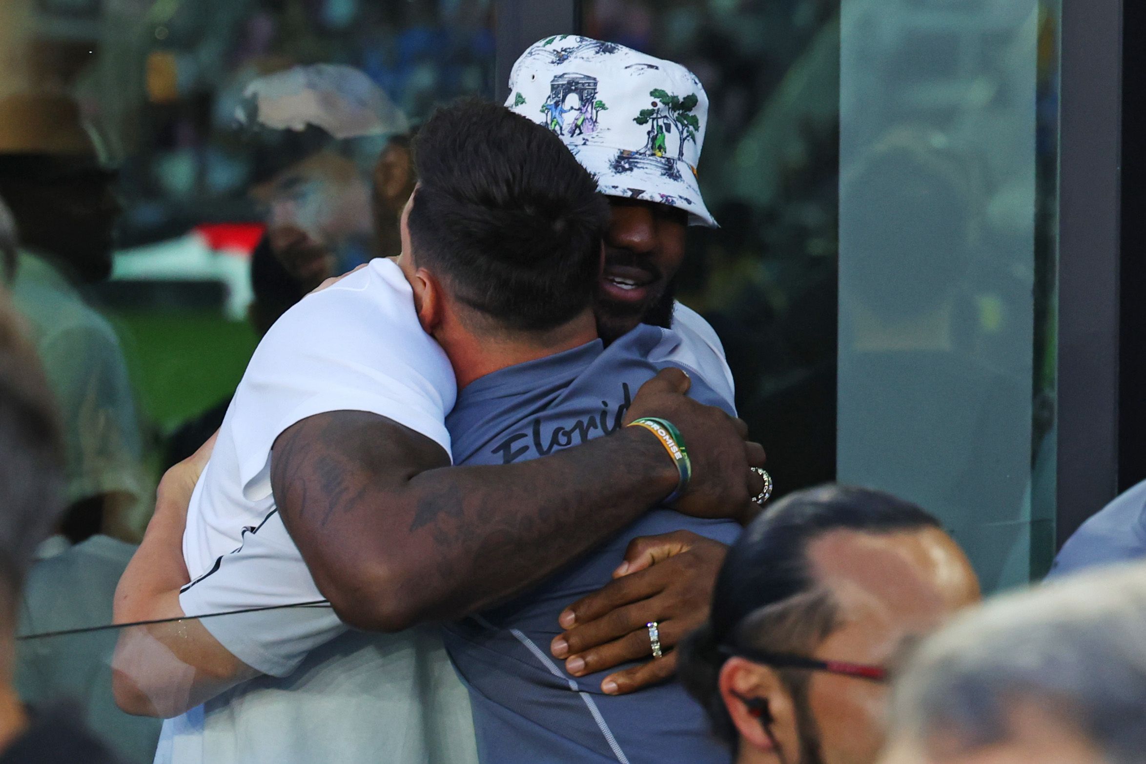 FORT LAUDERDALE, FLORIDA - JULY 21: (L-R) NBA player LeBron James of the Los Angeles Lakers hugs Lionel Messi #10 of Inter Miami CF prior to the Leagues Cup 2023 match between Cruz Azul and Inter Miami CF at DRV PNK Stadium on July 21, 2023 in Fort Lauderdale, Florida. (Photo by Mike Ehrmann/Getty I