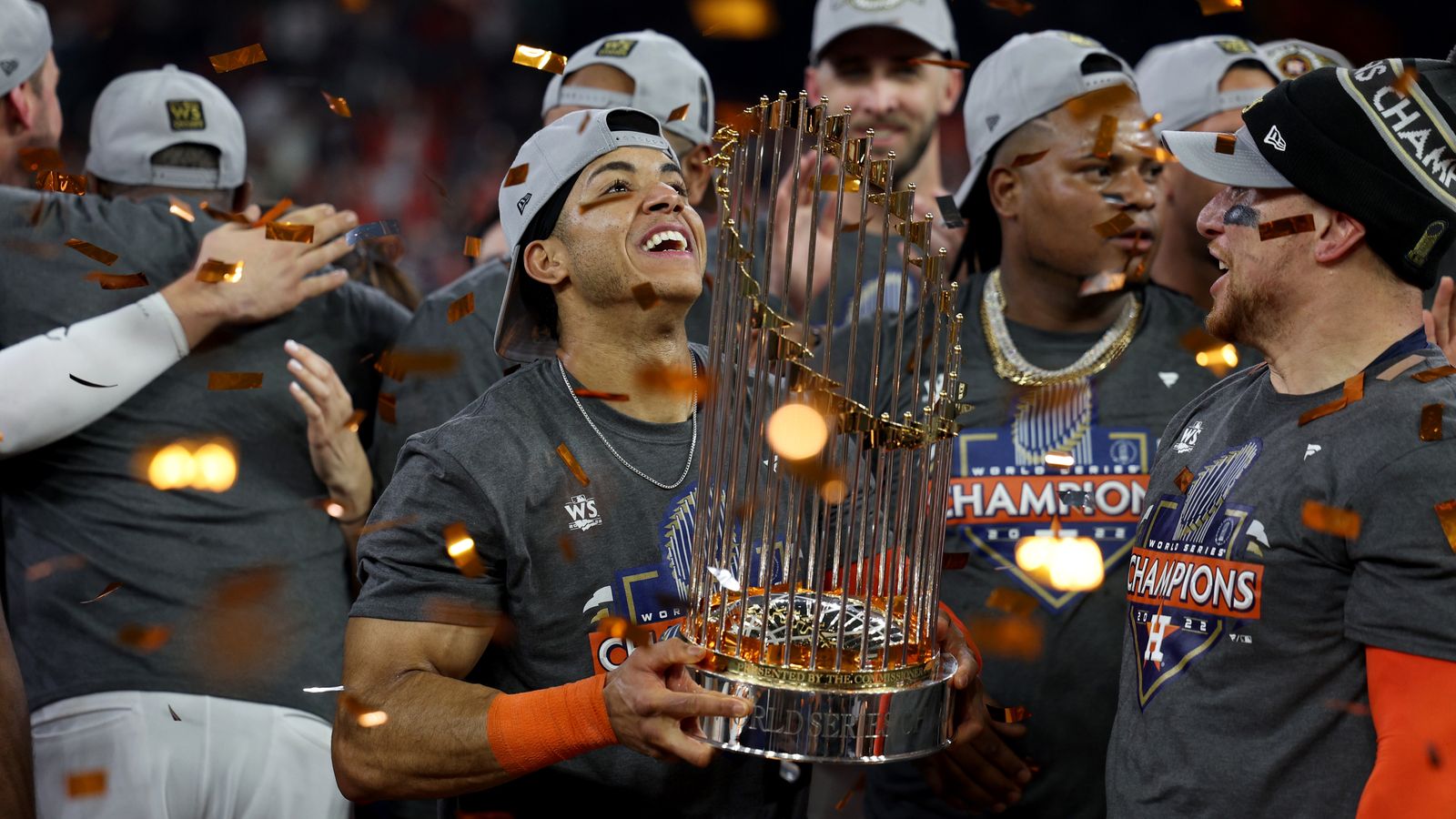big hat, bigger trophy : r/Astros