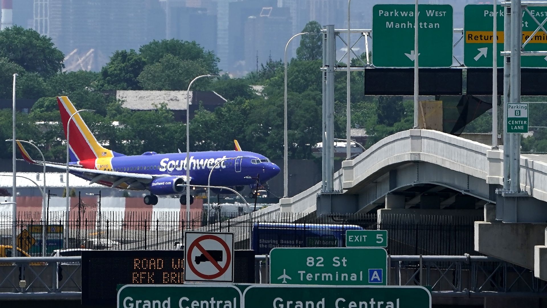 Southwest plane landing