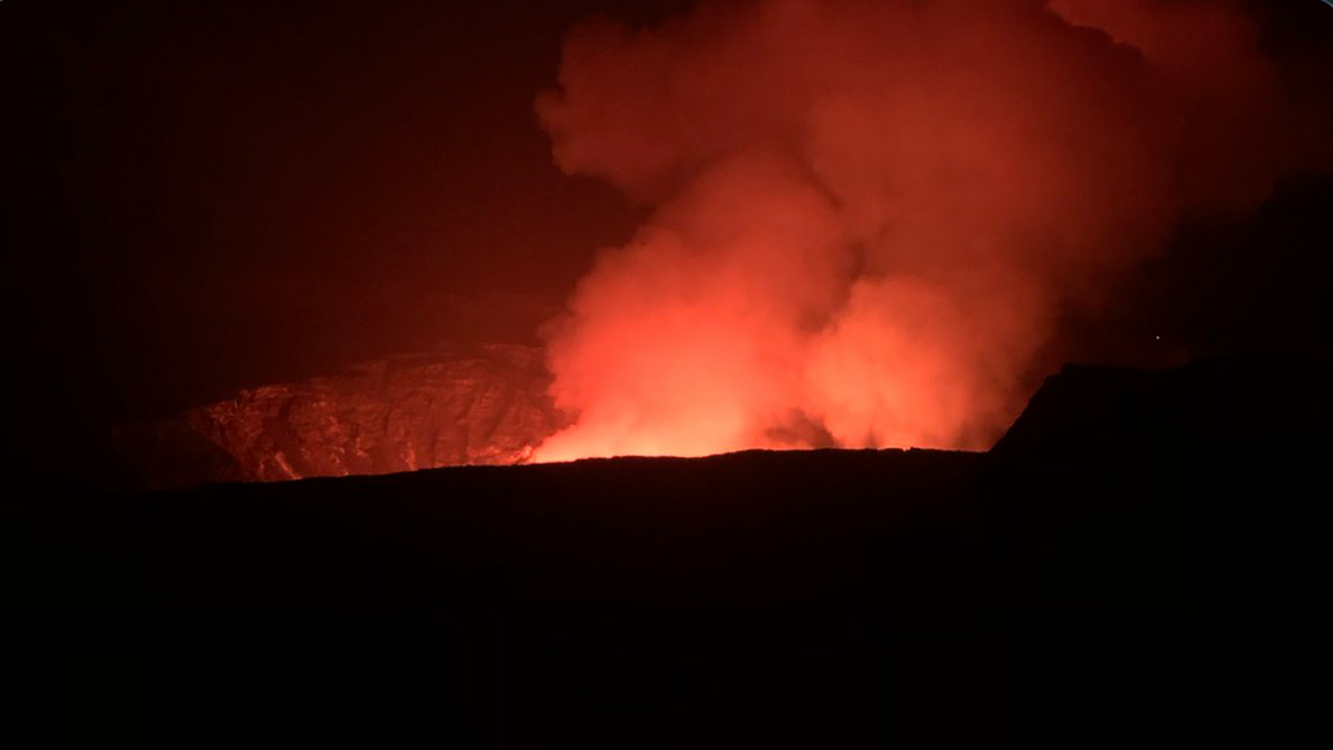 A screenshot of the erupting Hawaii volcano
