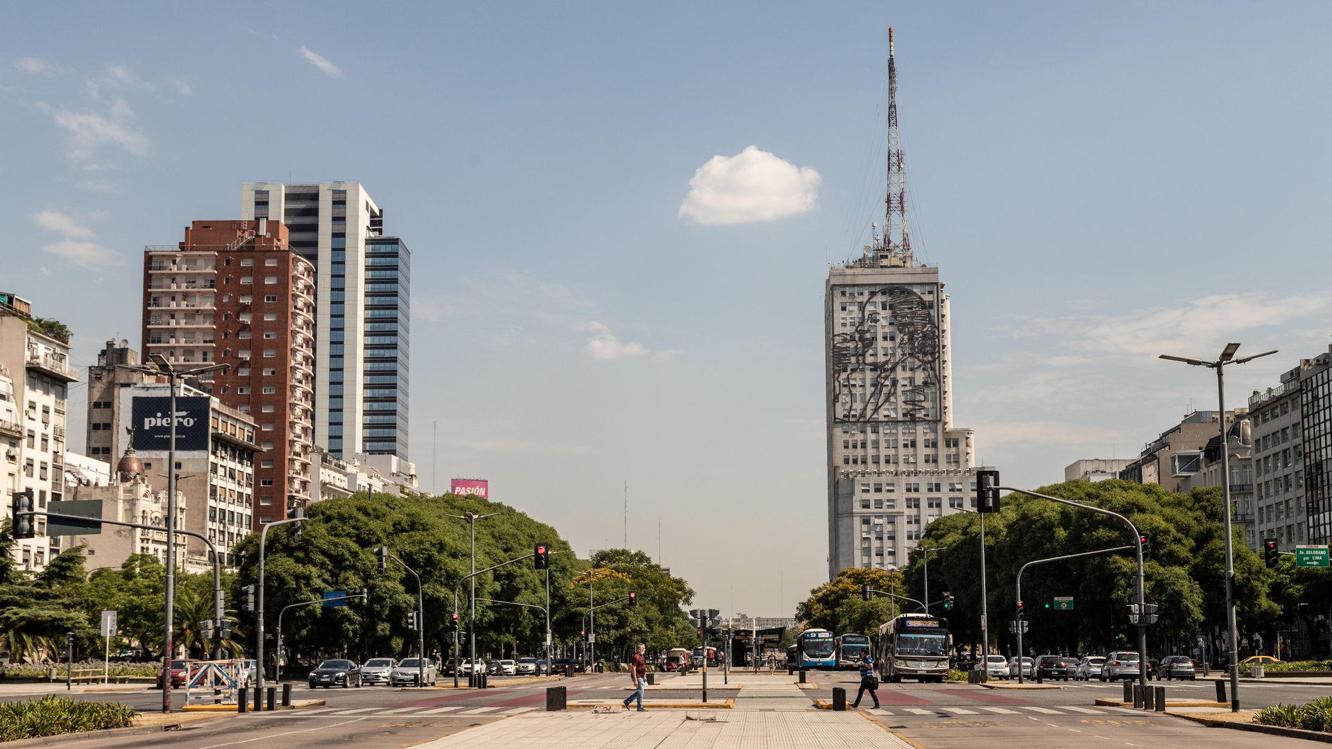 Buenos Aires at a standstill with record-high temperatures and power grid outages. Photo: Anita Pouchard Serra/Bloomberg via Getty Images