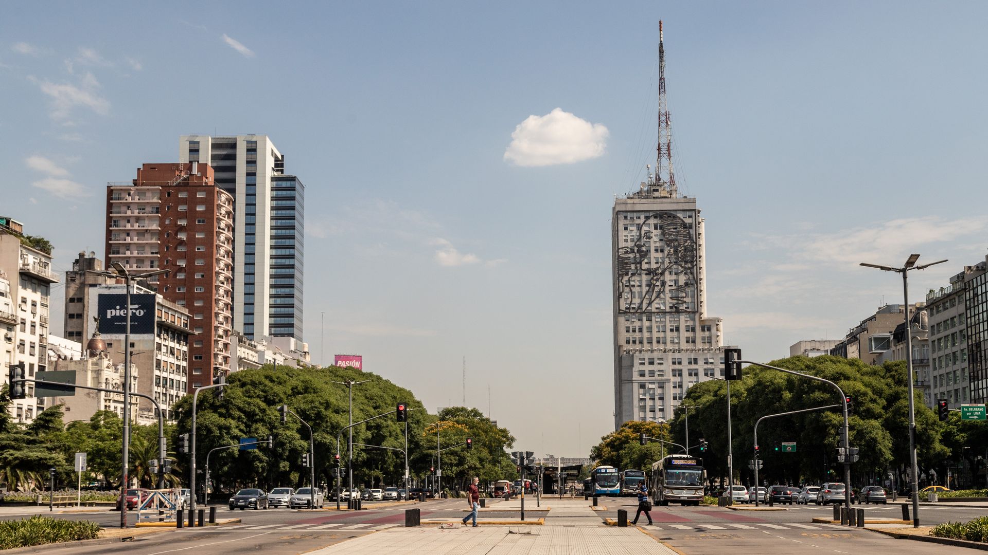 Buenos Aires at a standstill with record-high temperatures and power grid outages. Photo: Anita Pouchard Serra/Bloomberg via Getty Images