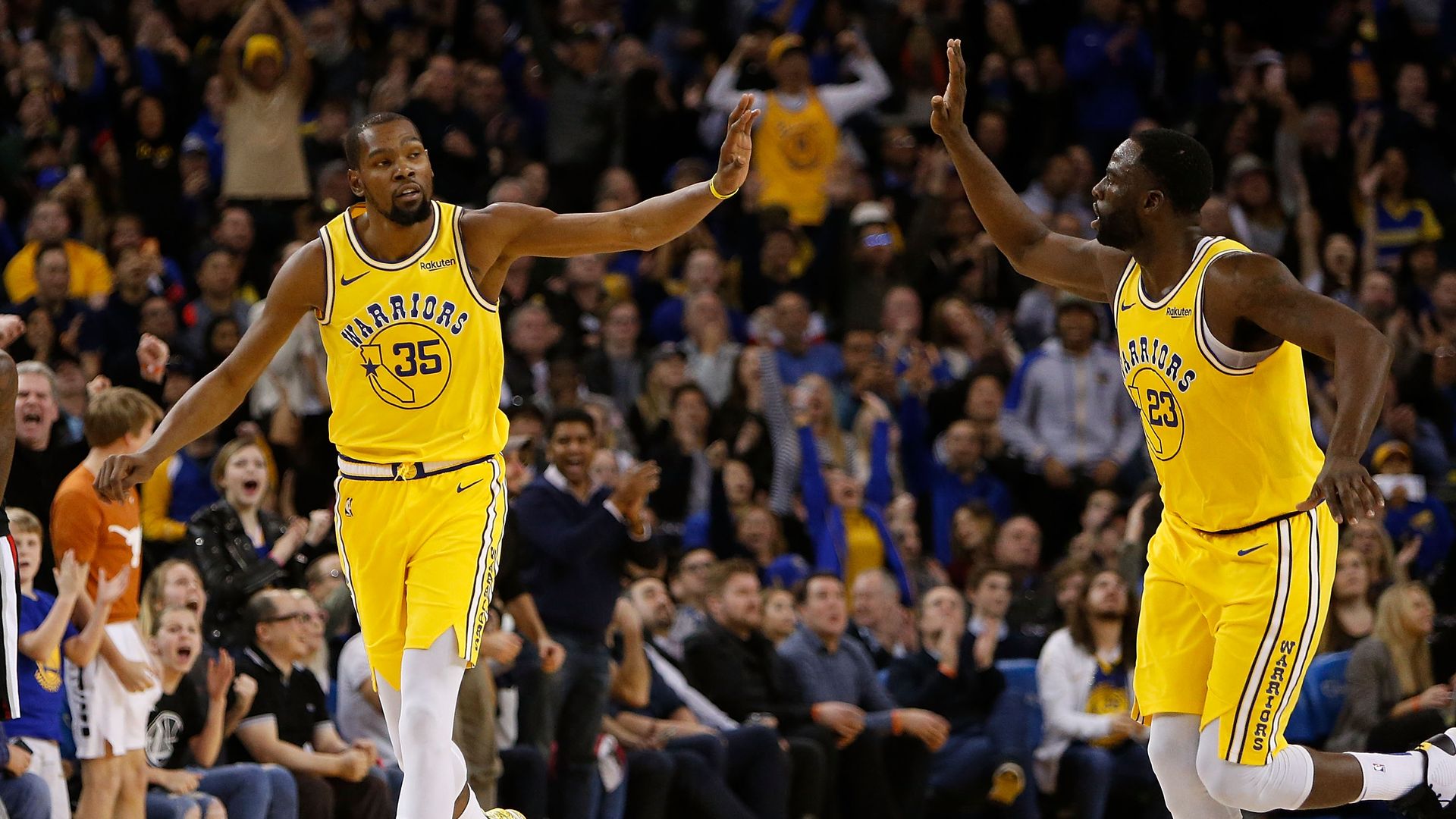 Kevin Durant high-fiving Draymond Green